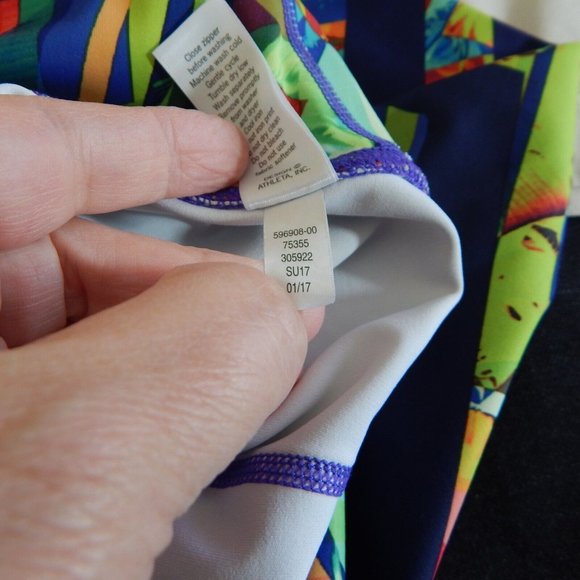 ATHLETA leggings pants kaleidoscope sonar capri mid rise activewear colorful S - Picture 9 of 9